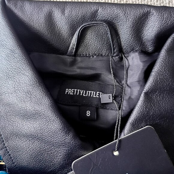 PrettyLittleThing Black Faux Leather Super Cropped Biker Jacket NEW Size 8 (US) - Picture 4 of 5